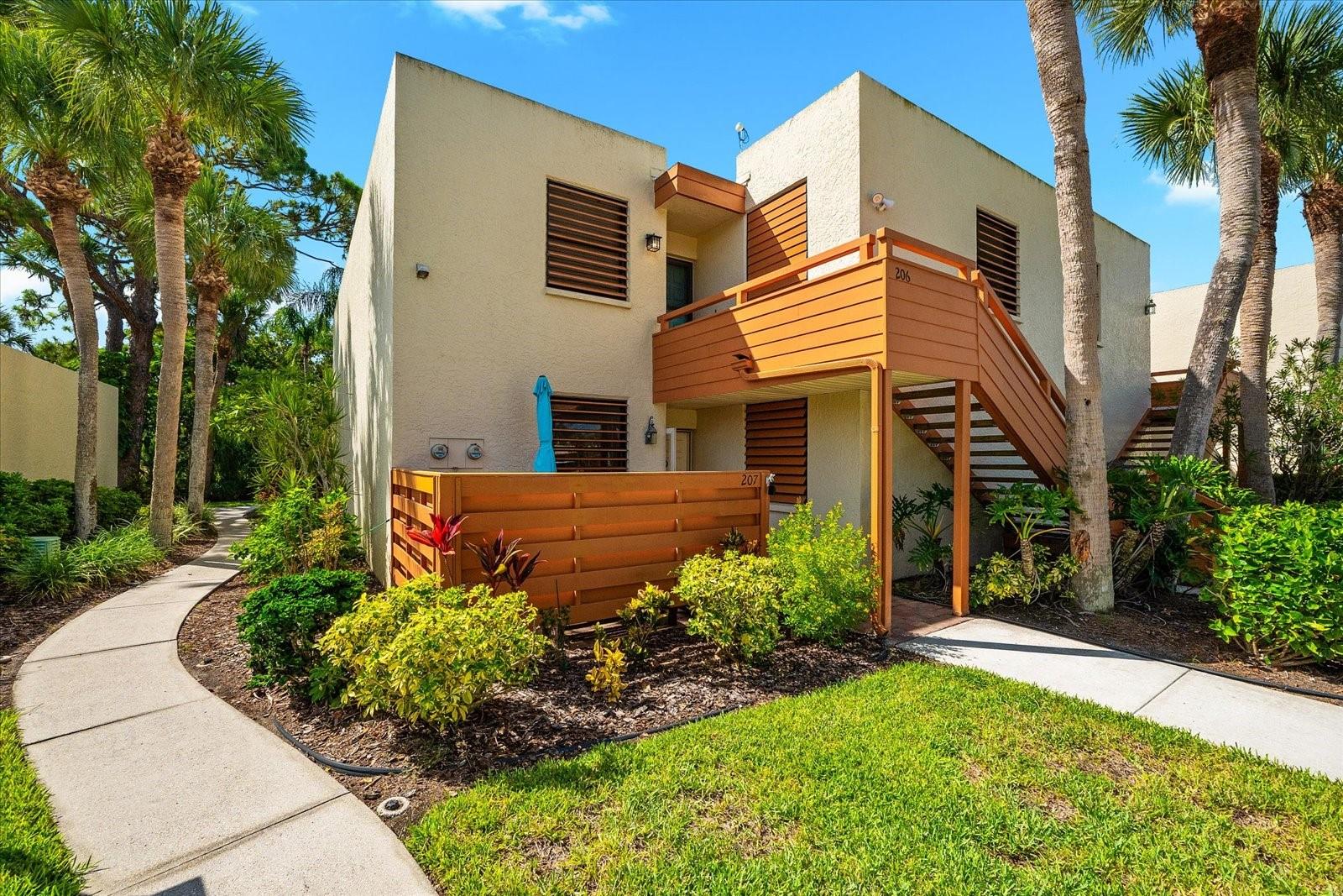 207 PINENEEDLE DR #207