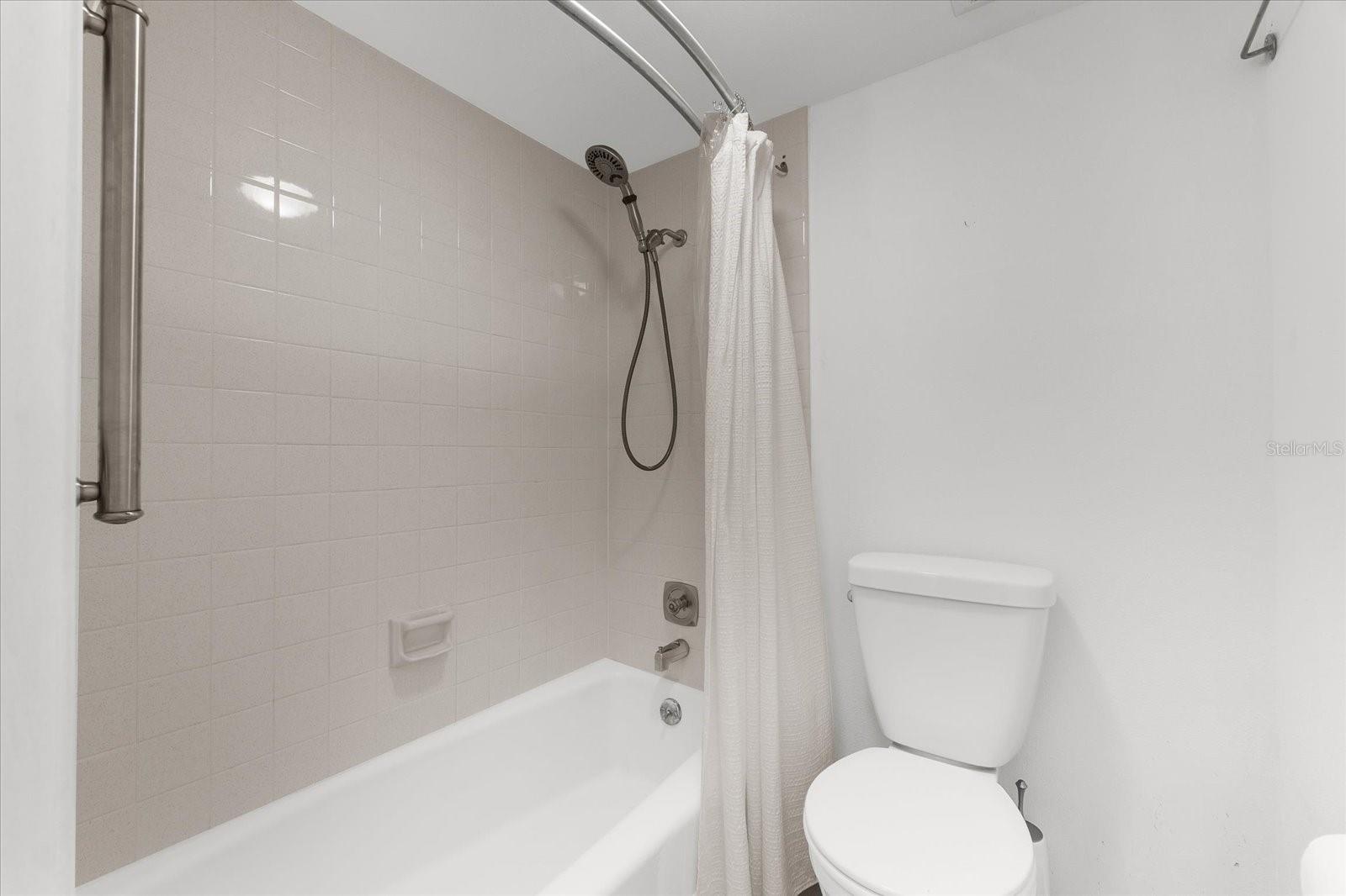 207 PINENEEDLE DR #207