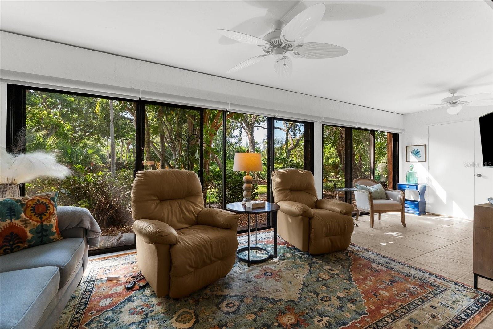 207 PINENEEDLE DR #207