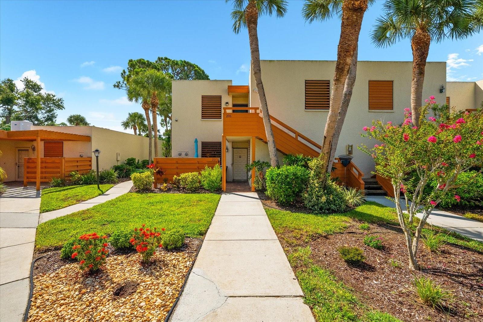 207 PINENEEDLE DR #207