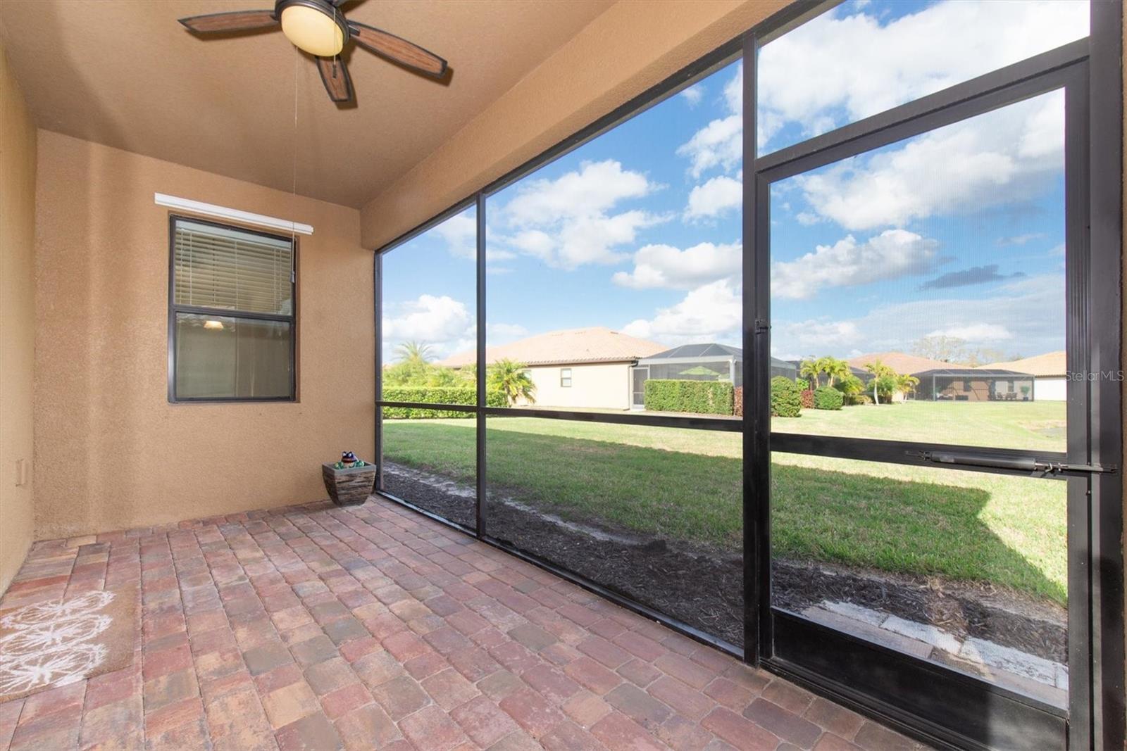 319 WHISPERING PALMS LN