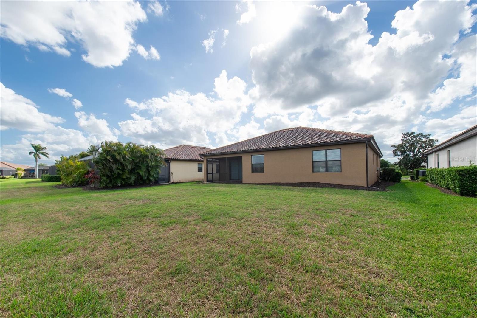 319 WHISPERING PALMS LN