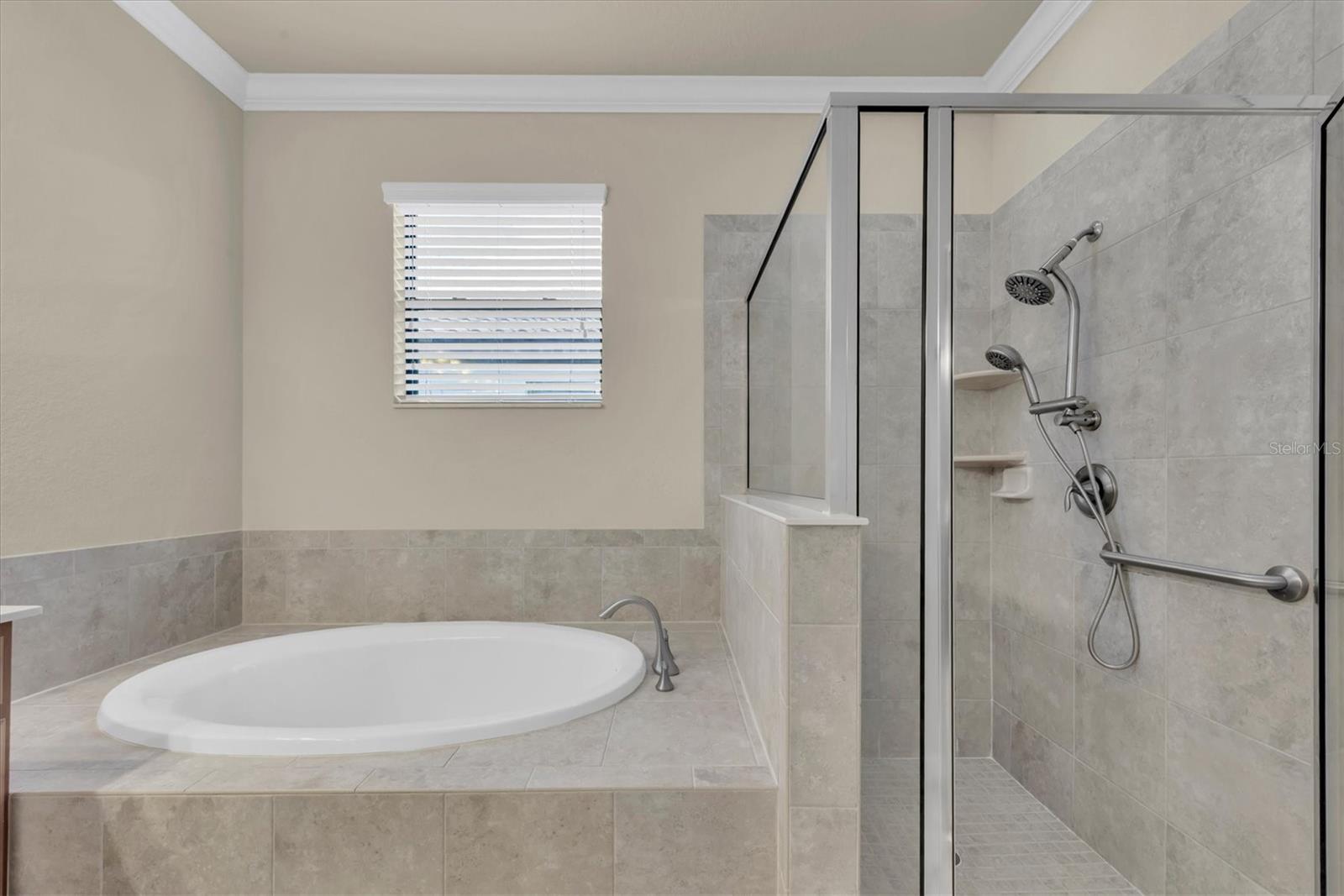 319 WHISPERING PALMS LN