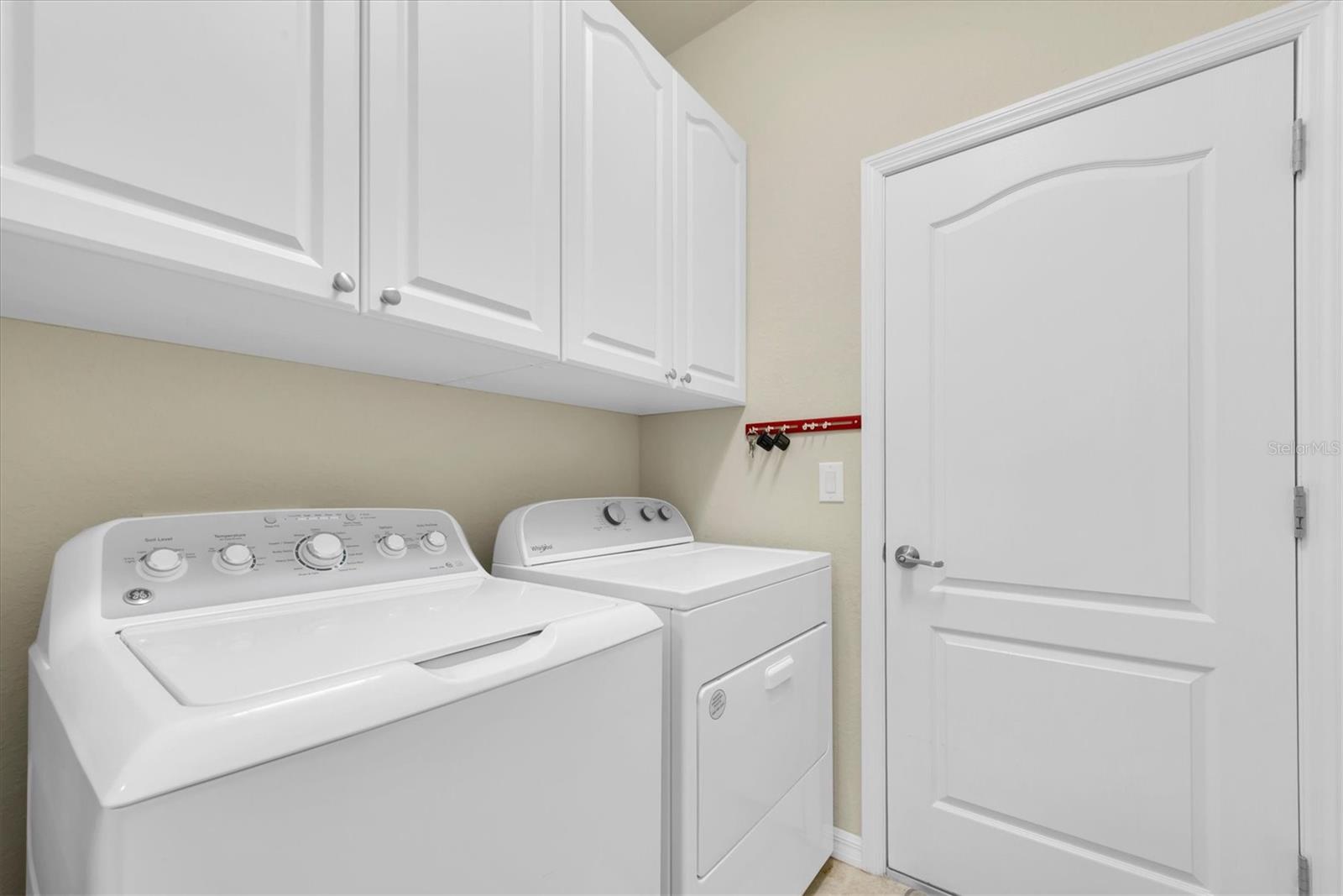 319 WHISPERING PALMS LN