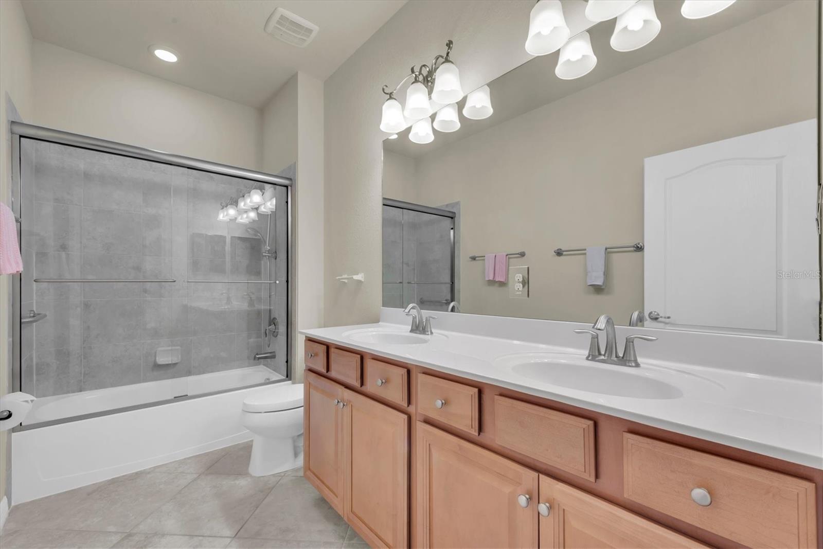 319 WHISPERING PALMS LN