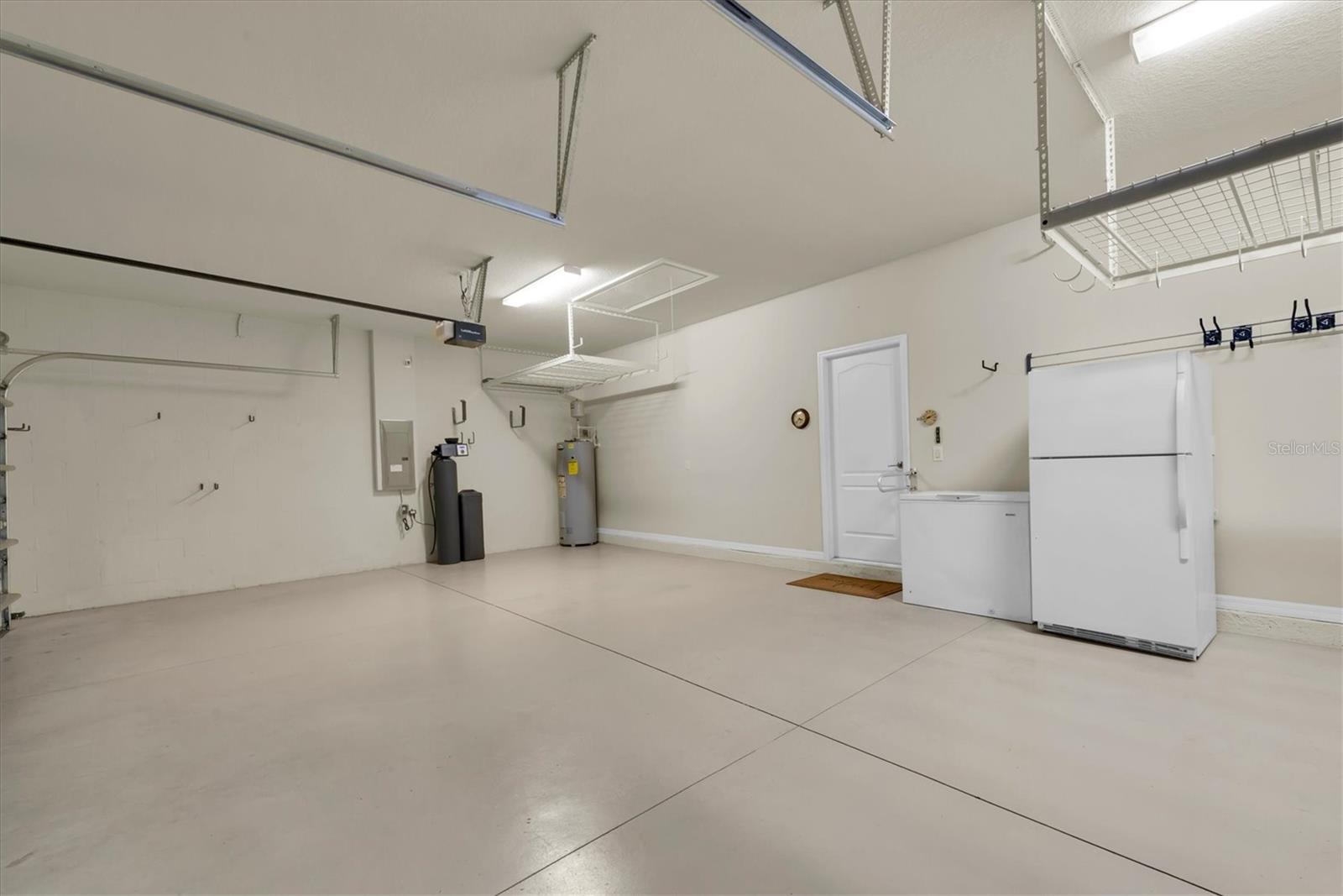 319 WHISPERING PALMS LN