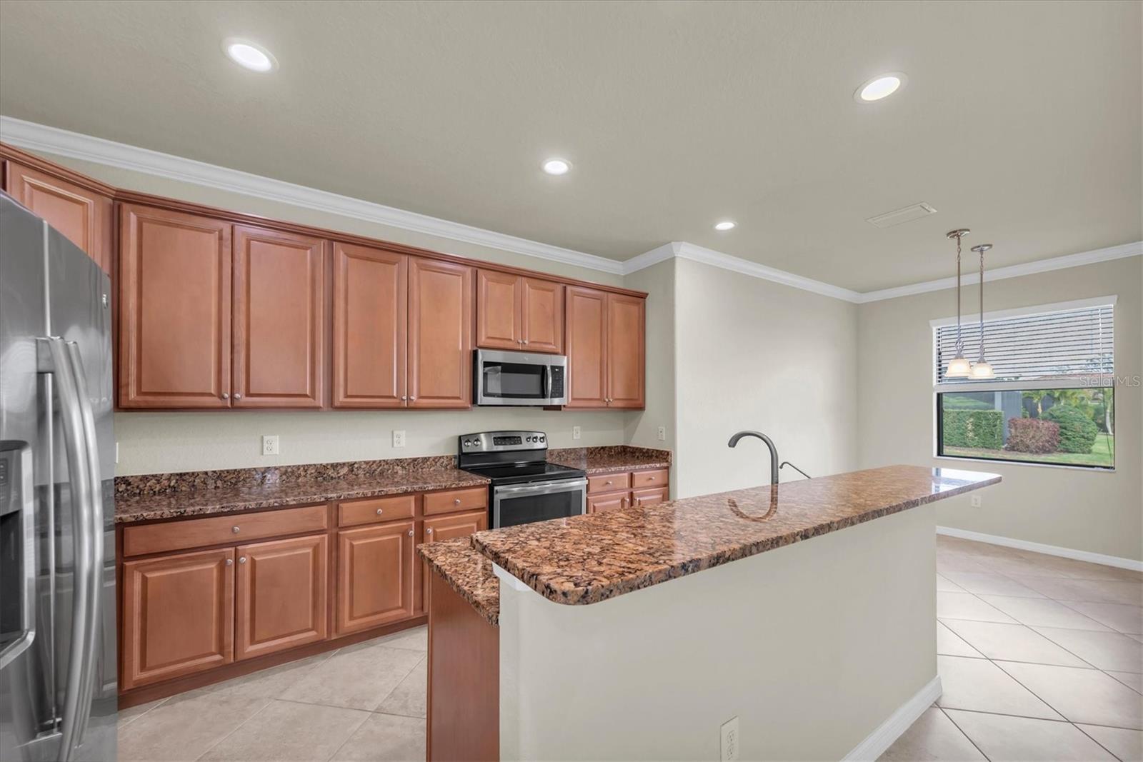 319 WHISPERING PALMS LN