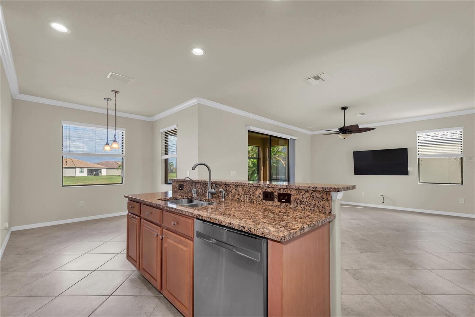 319 WHISPERING PALMS LN