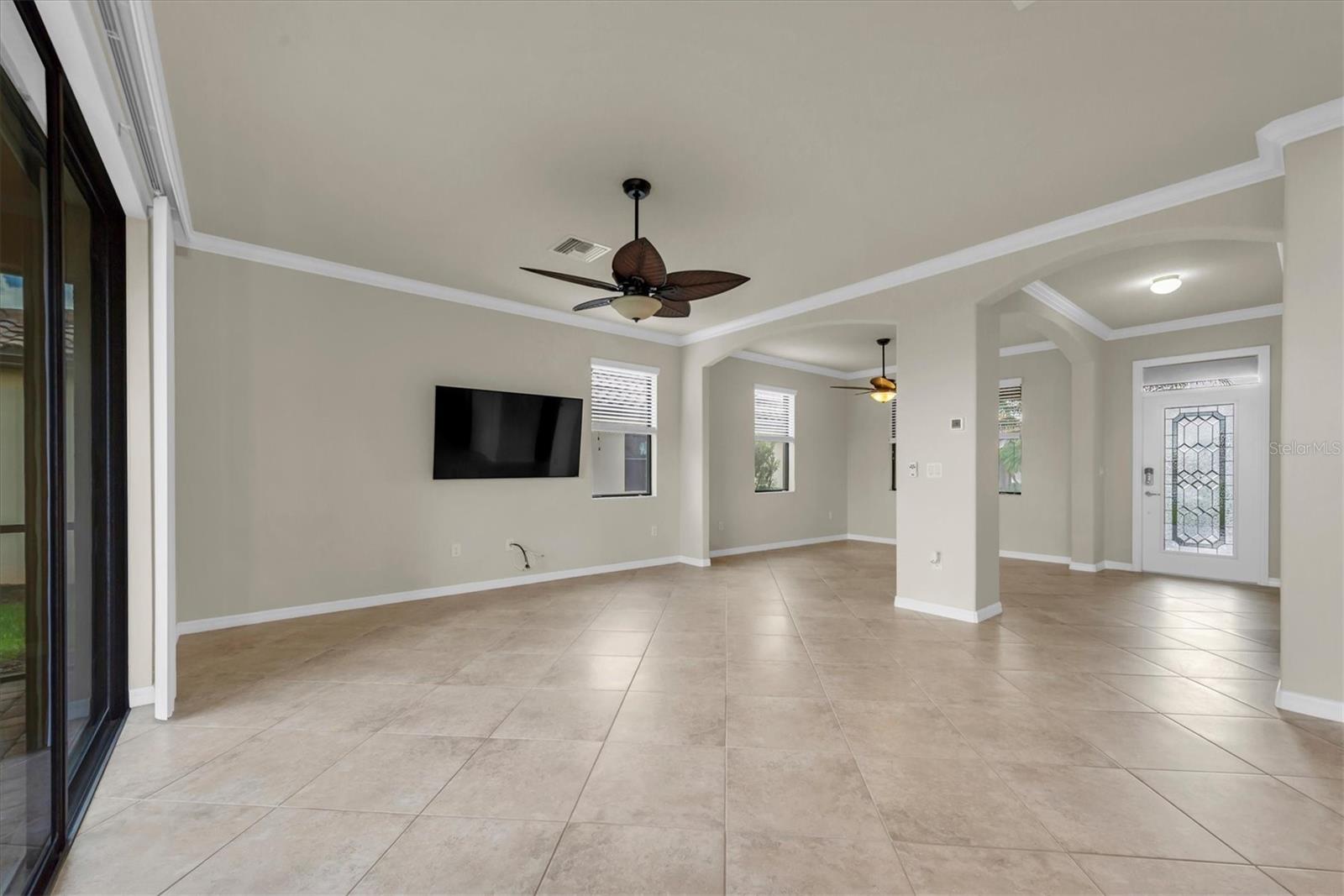 319 WHISPERING PALMS LN