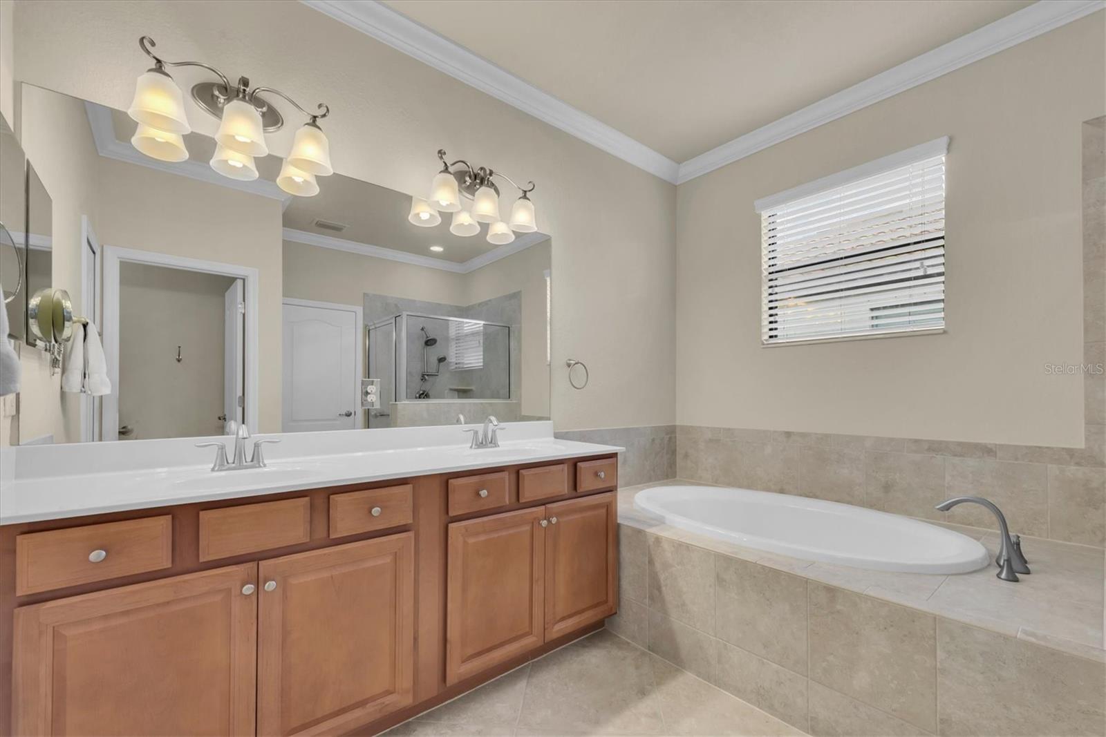 319 WHISPERING PALMS LN