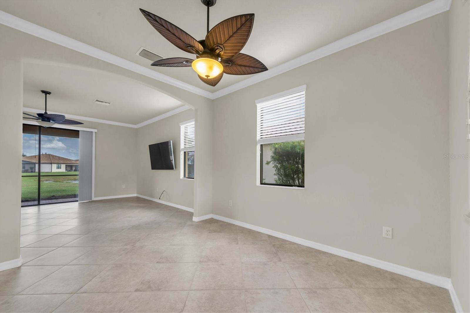 319 WHISPERING PALMS LN