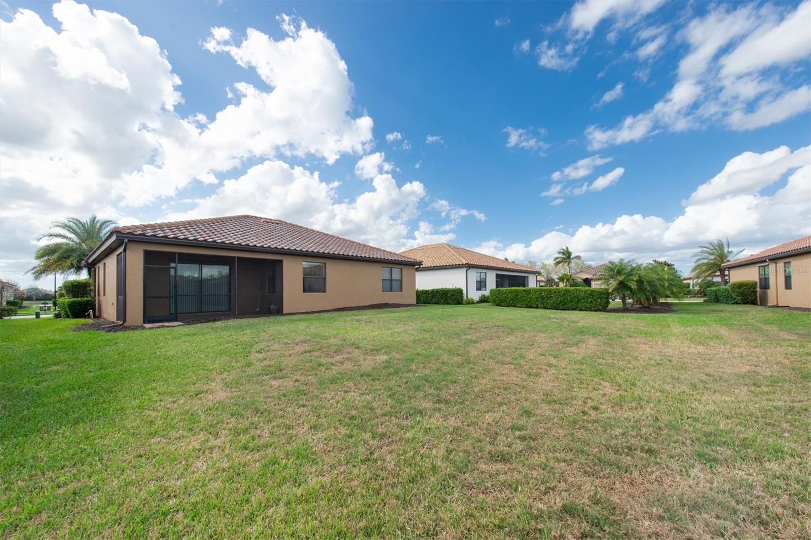 319 WHISPERING PALMS LN