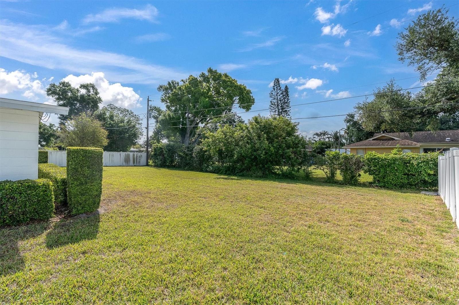 5511 10TH AVENUE DR W