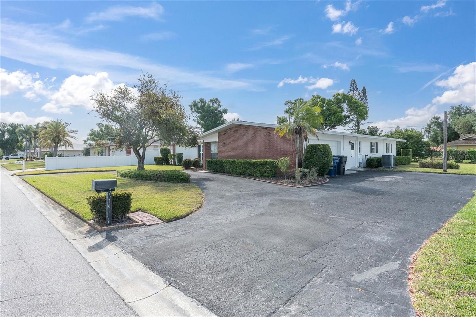 5511 10TH AVENUE DR W