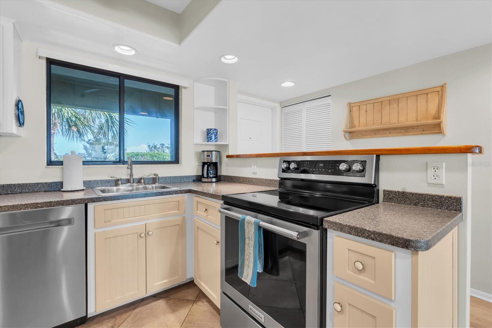 6500 FLOTILLA DR #187
