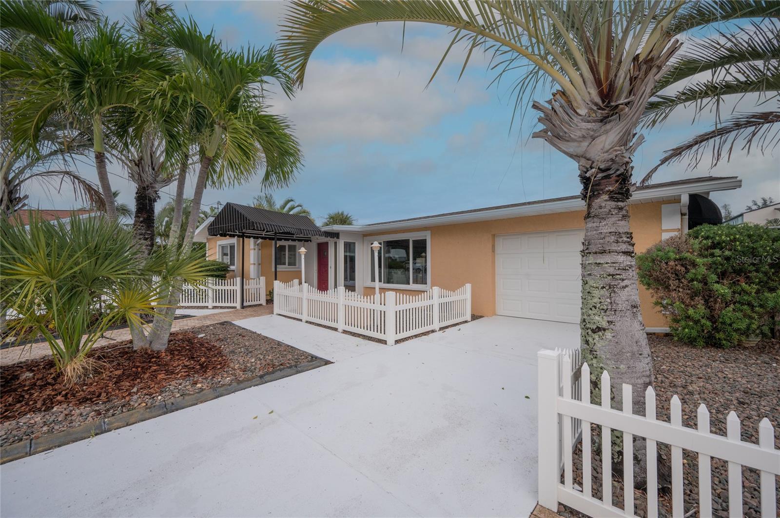 4223 ROYAL PALM DR