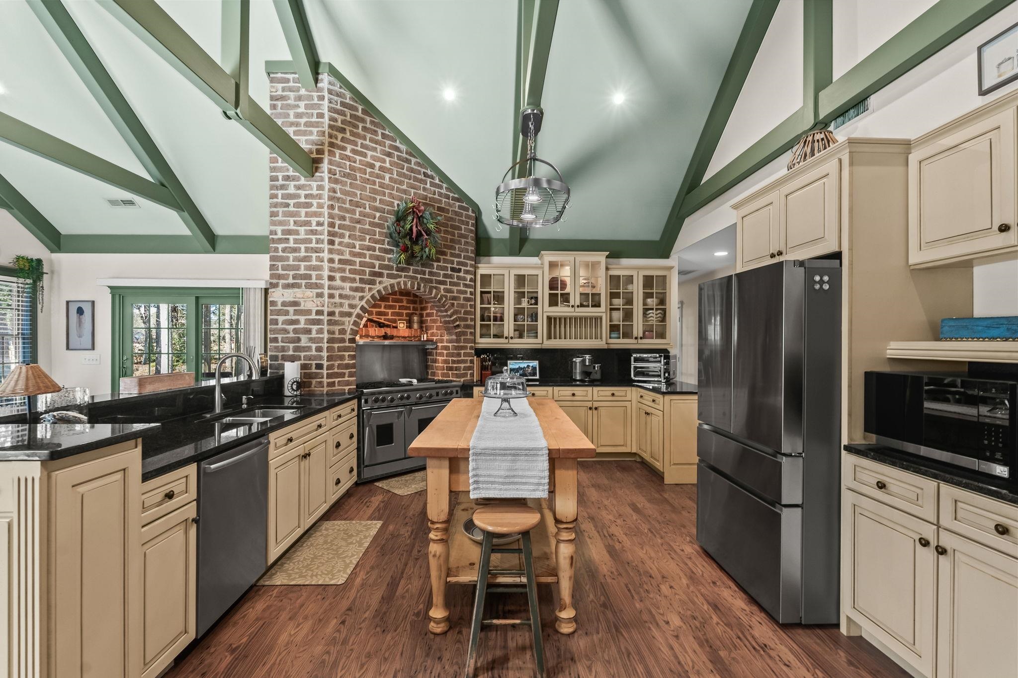 400 Foxtail Dr.
