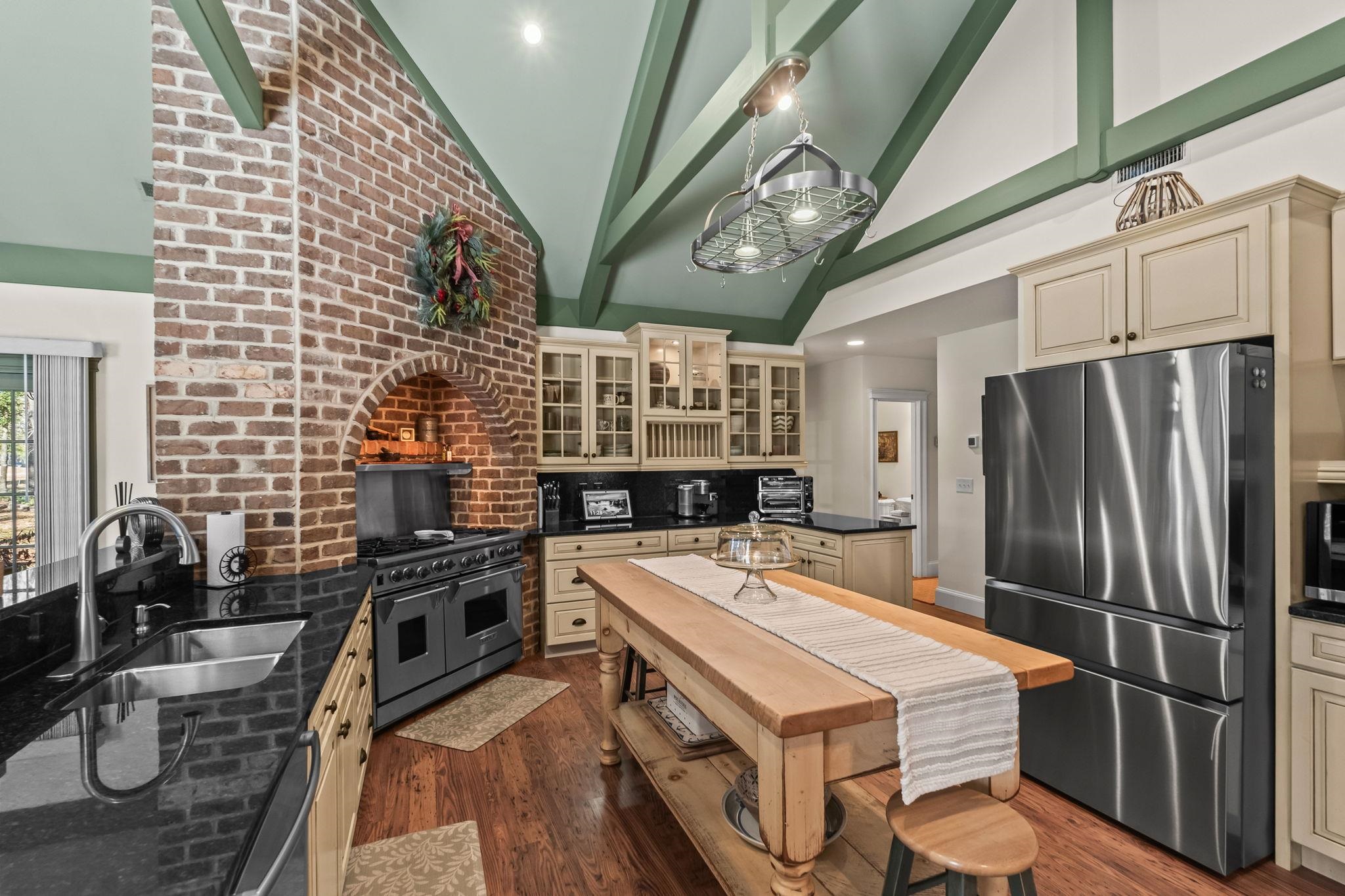 400 Foxtail Dr.