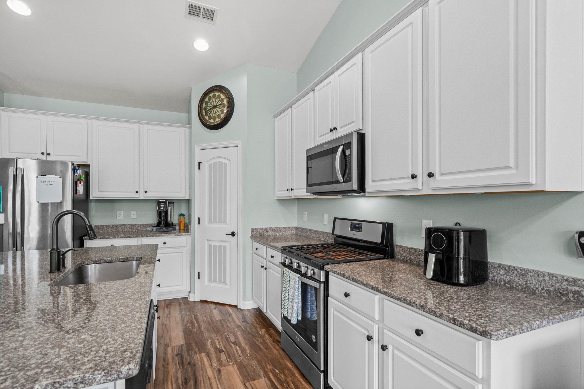 1076 Caprisia Loop