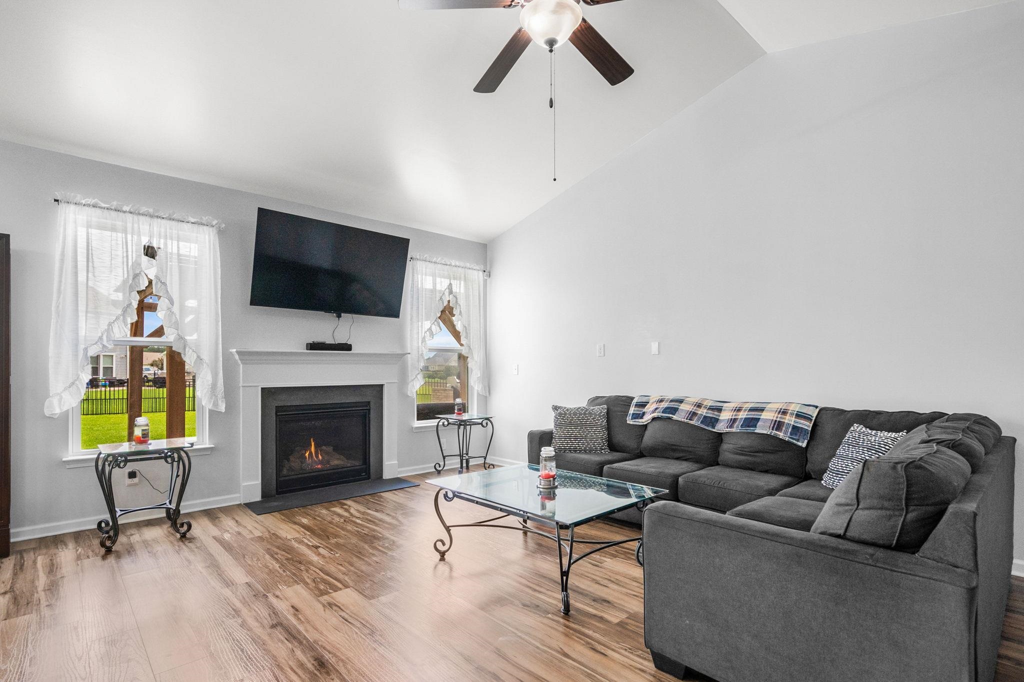 1076 Caprisia Loop