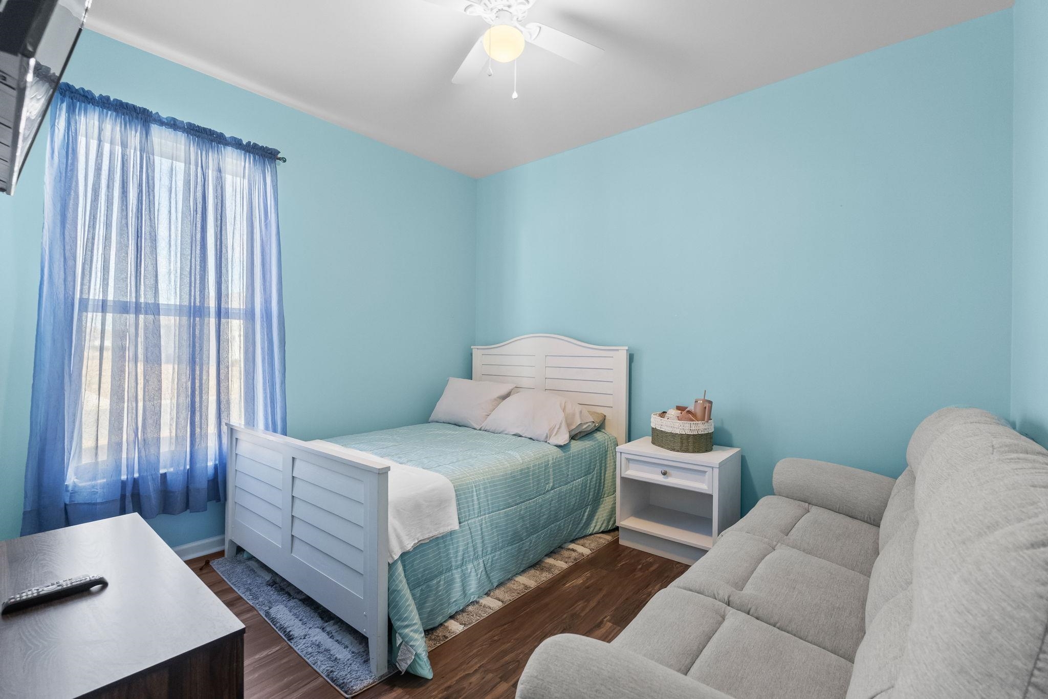 1076 Caprisia Loop
