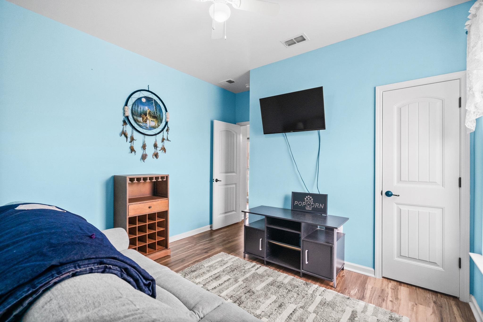 1076 Caprisia Loop