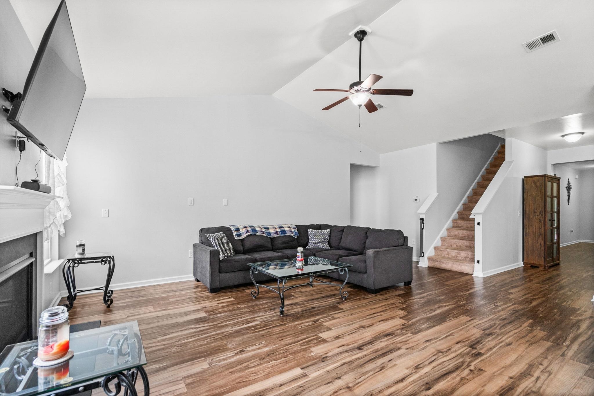 1076 Caprisia Loop