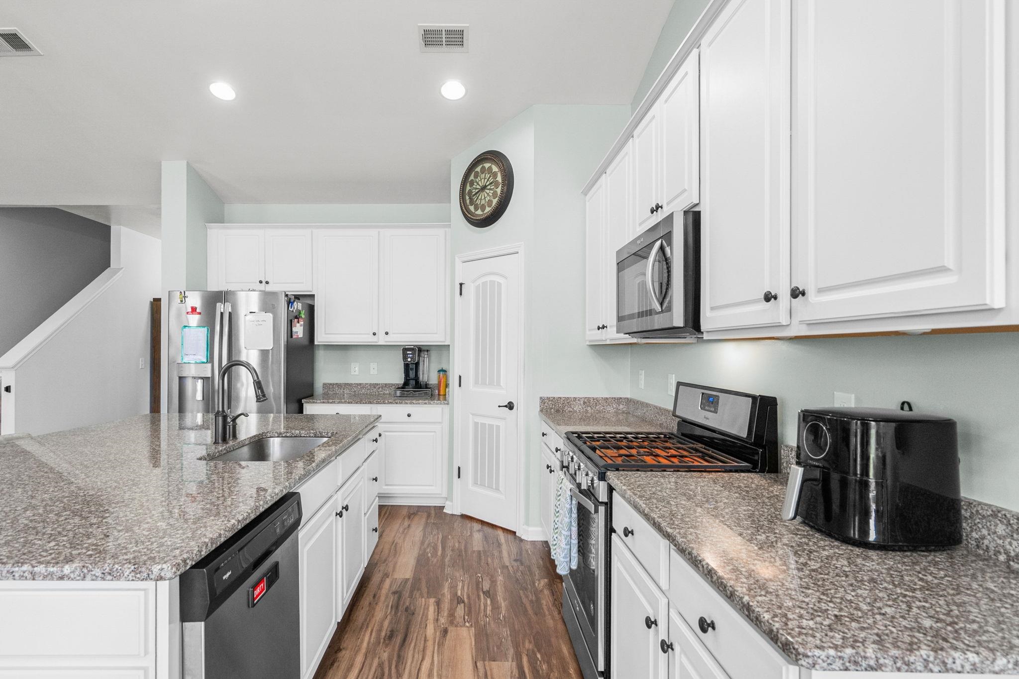 1076 Caprisia Loop