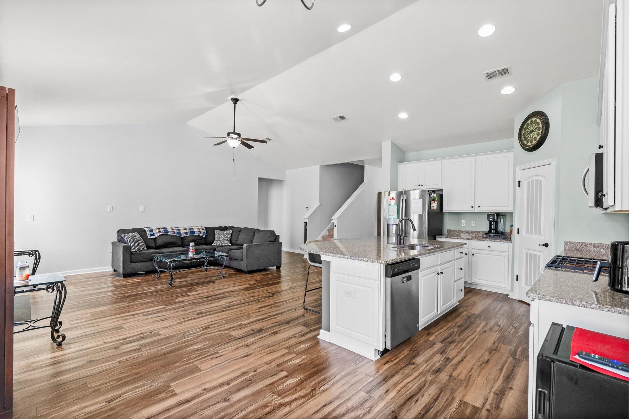1076 Caprisia Loop