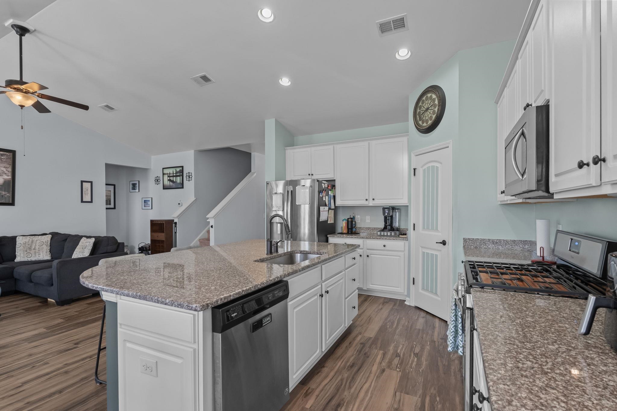 1076 Caprisia Loop