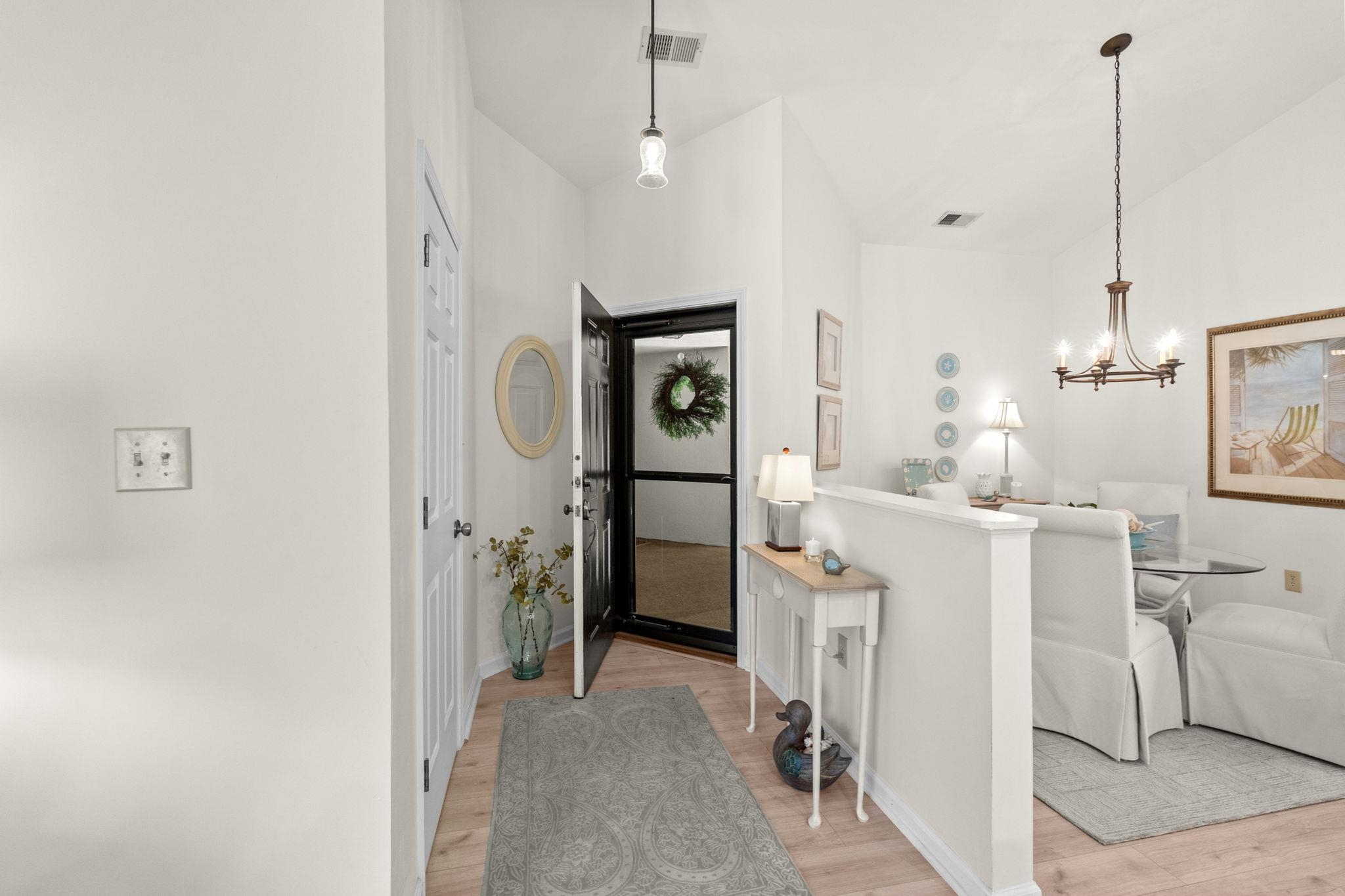 611 Pipers Ln. Unit: 611