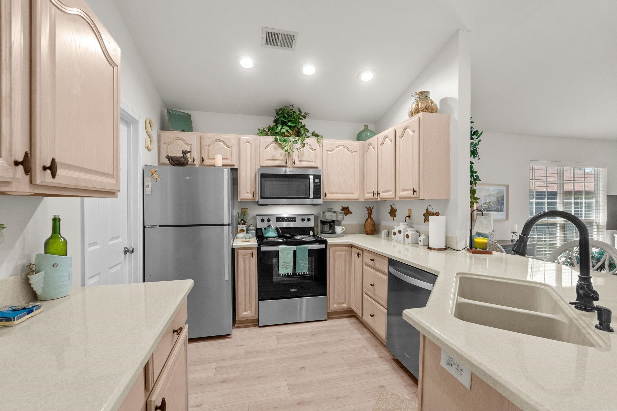 611 Pipers Ln. Unit: 611
