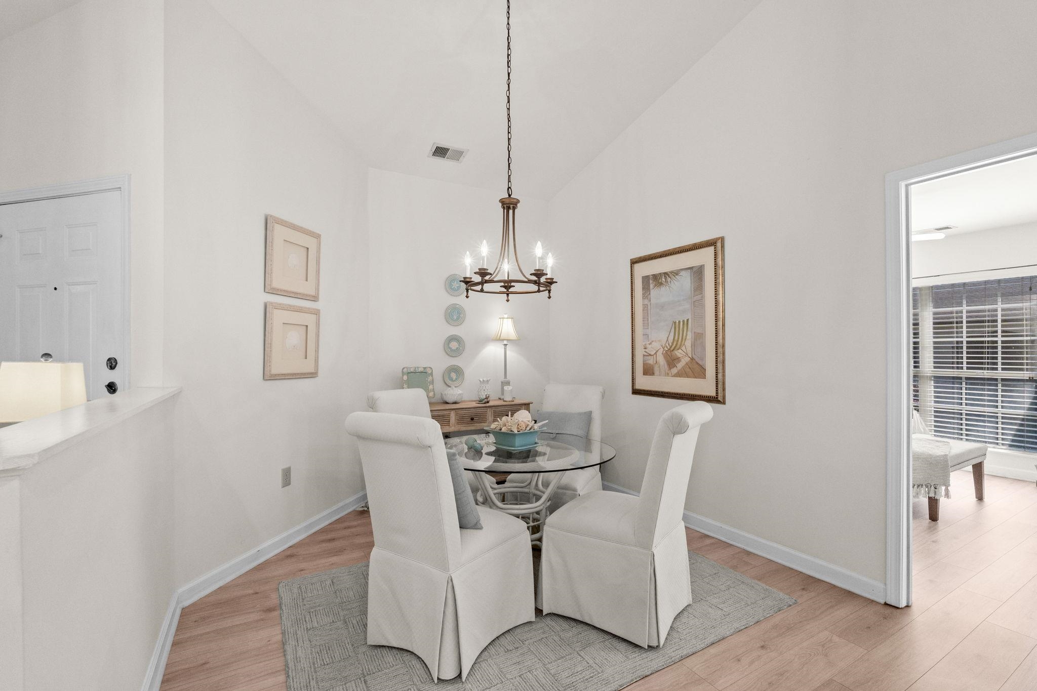 611 Pipers Ln. Unit: 611