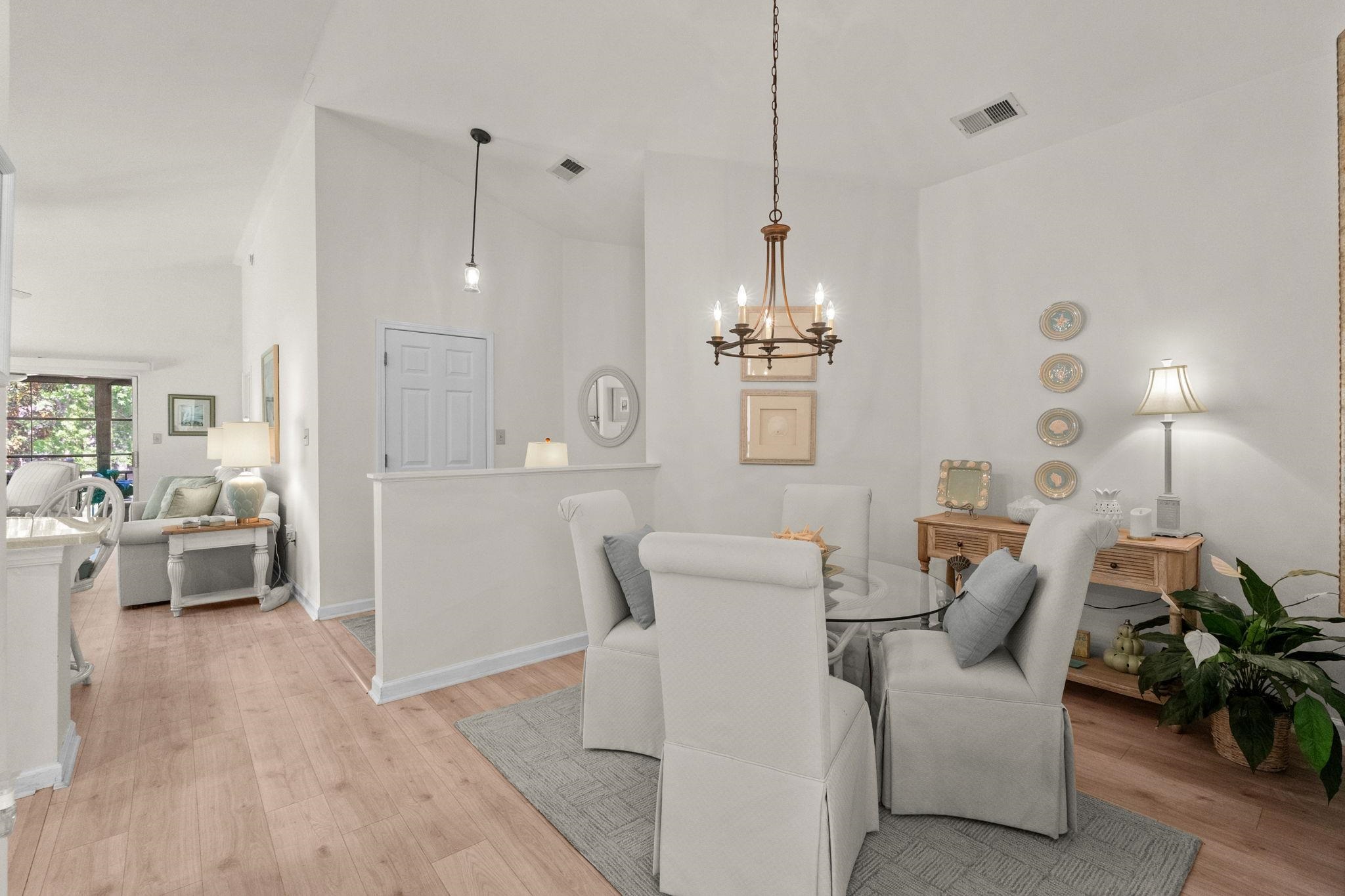 611 Pipers Ln. Unit: 611