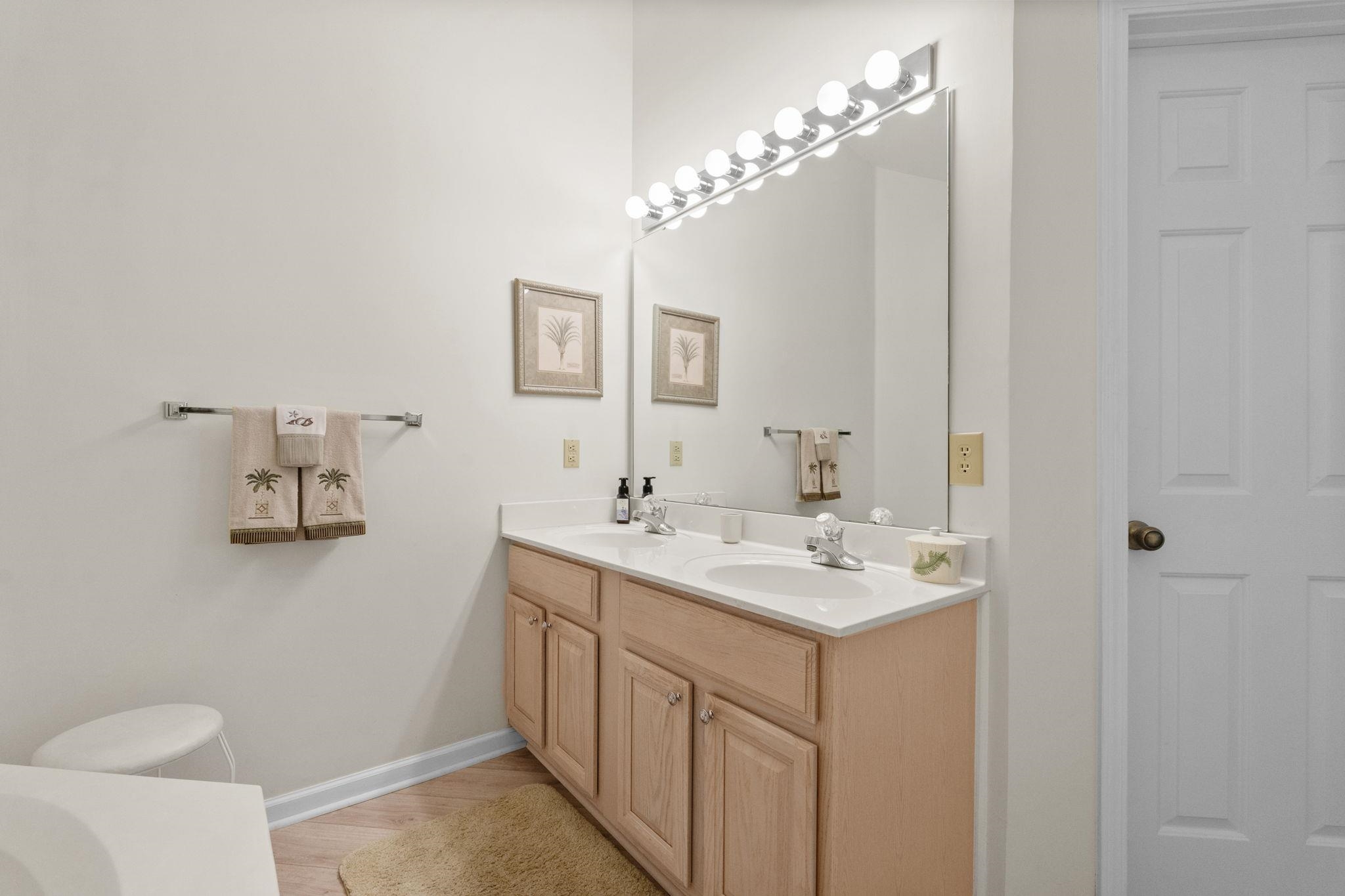611 Pipers Ln. Unit: 611