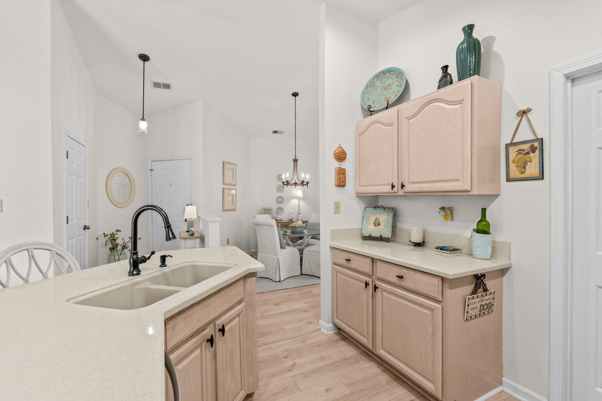 611 Pipers Ln. Unit: 611