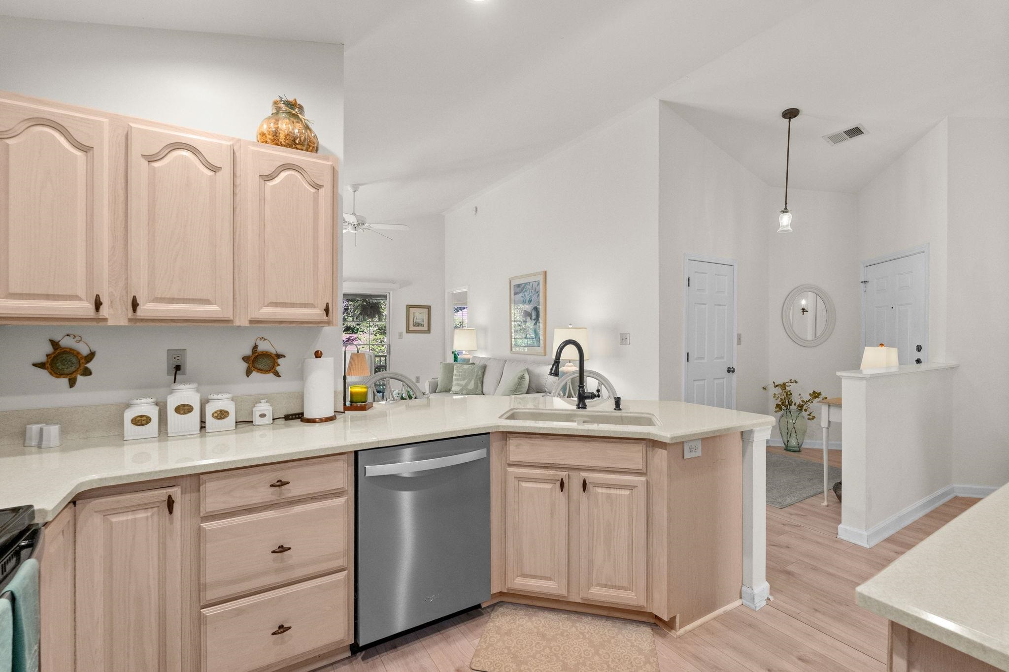 611 Pipers Ln. Unit: 611