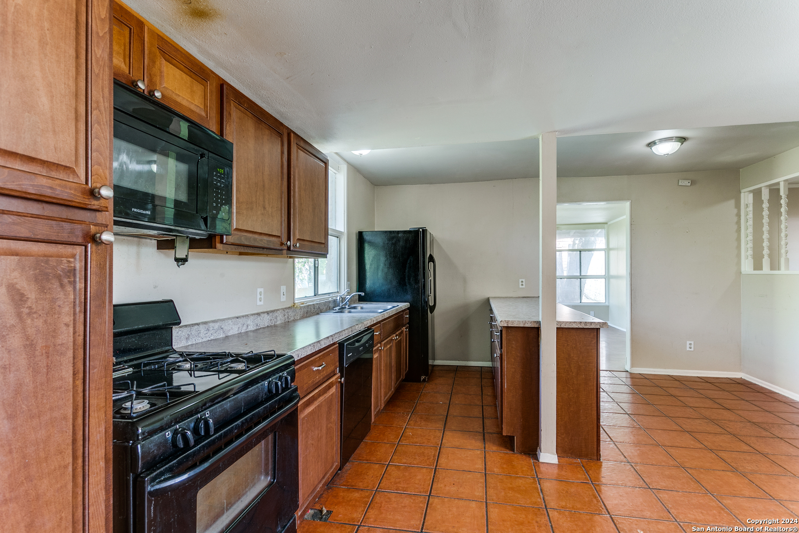 4411 EISENHAUER RD