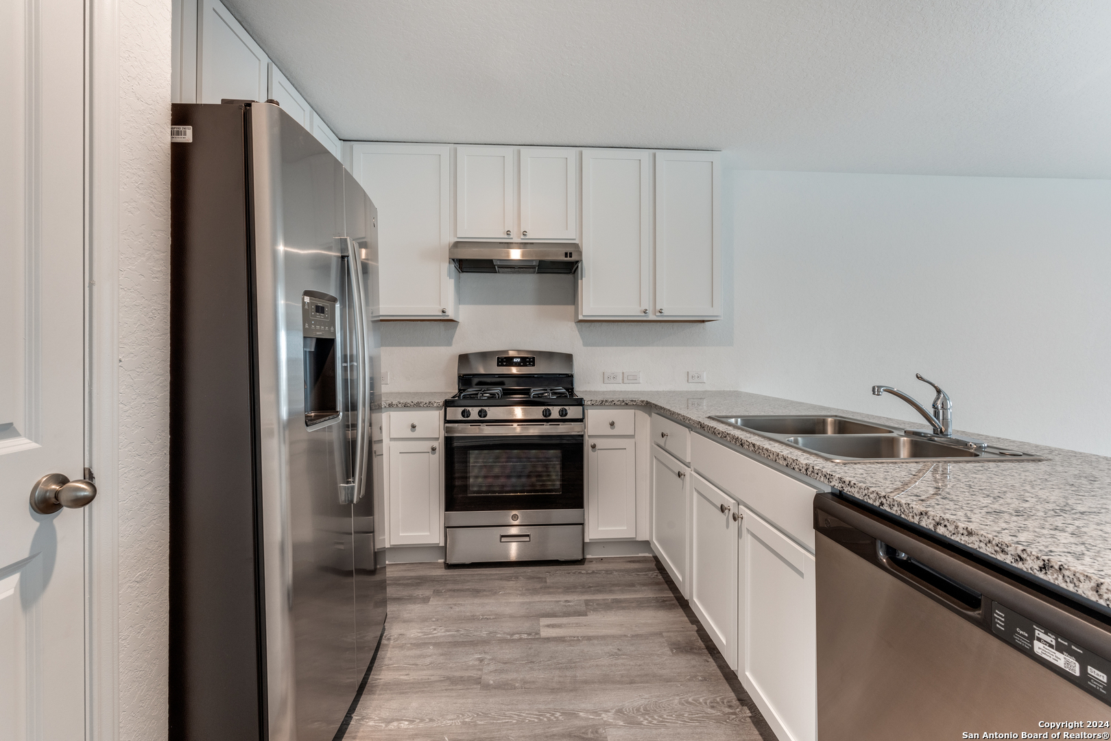 5906 ANTONIO PL