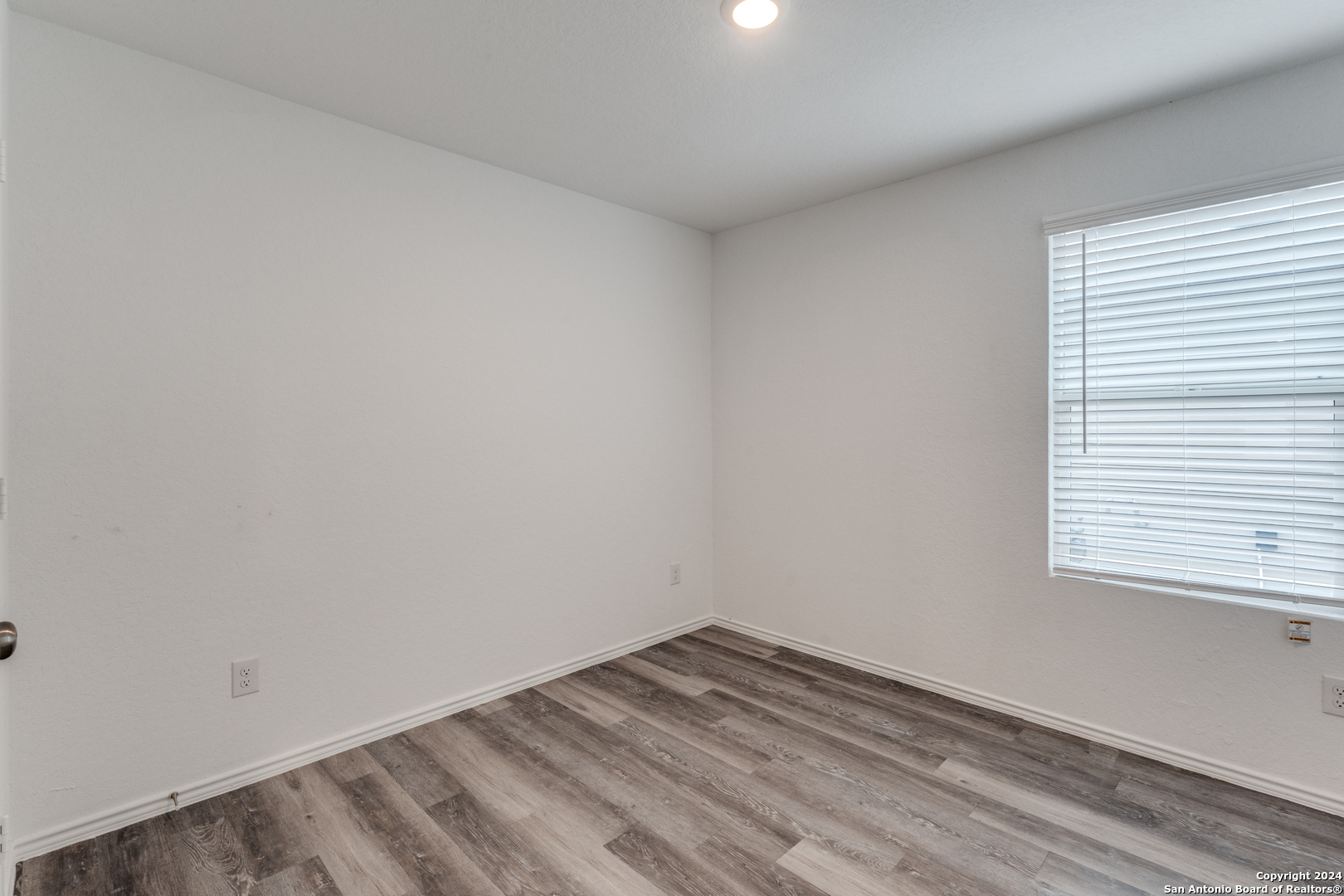 5906 ANTONIO PL