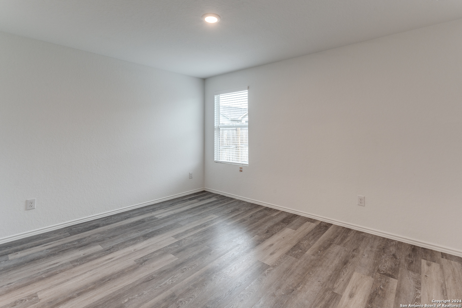 5906 ANTONIO PL