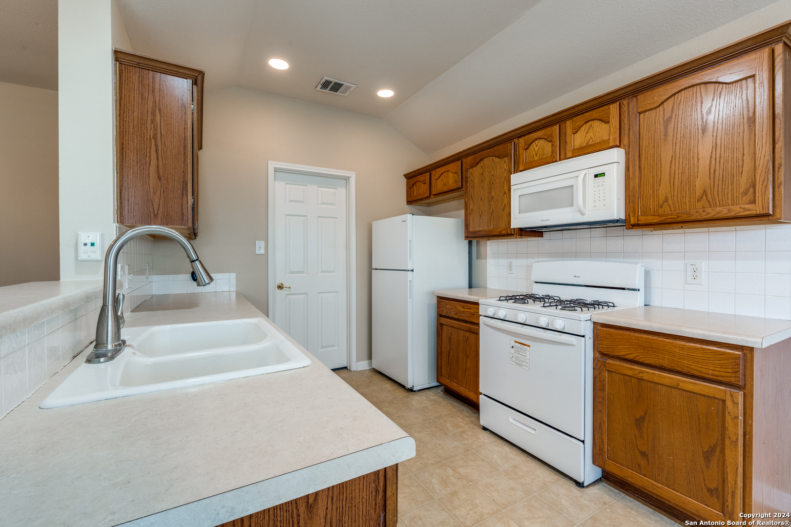 8830 TRUMPET CIR