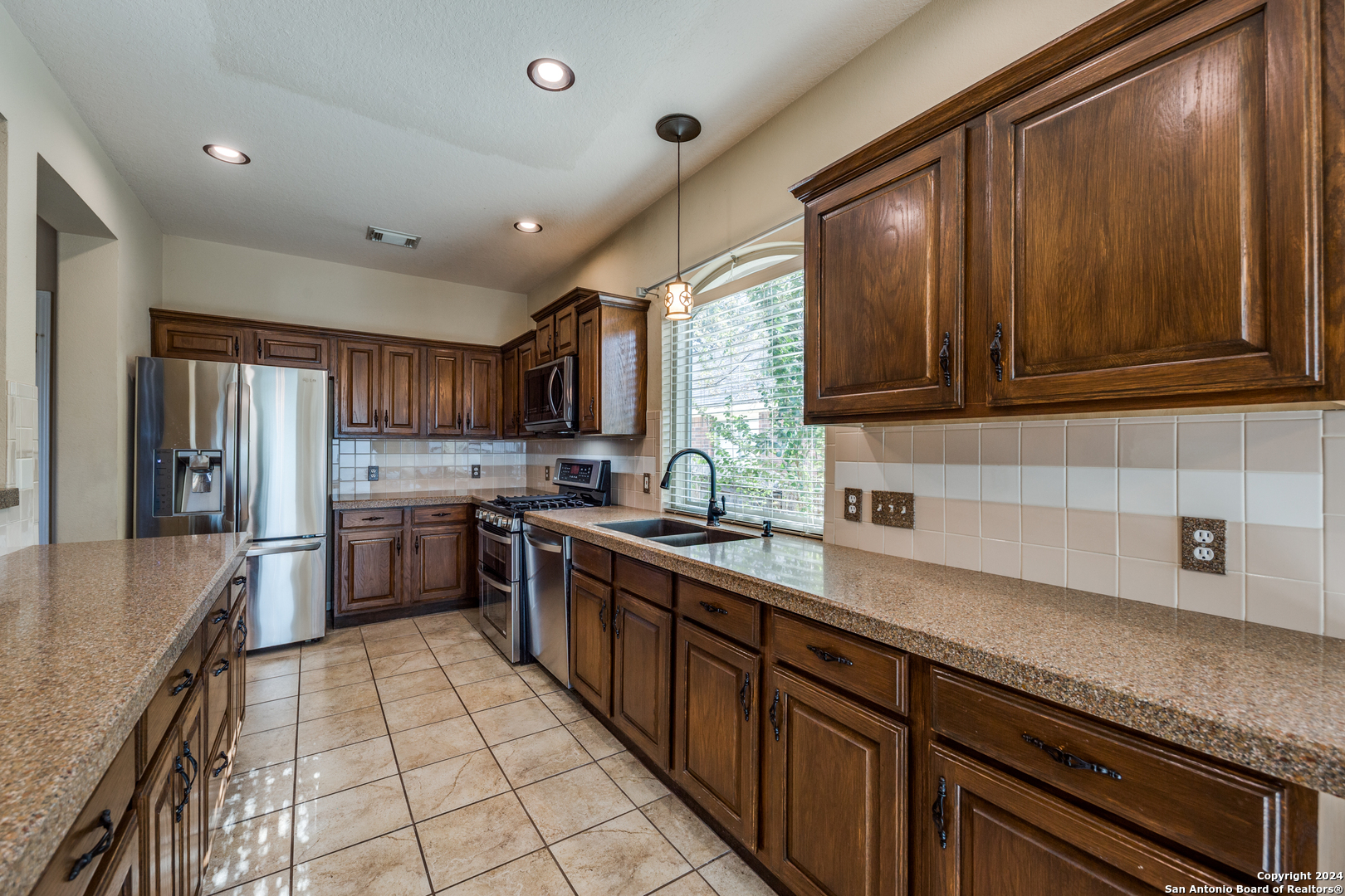 3114 FALL CREST DR