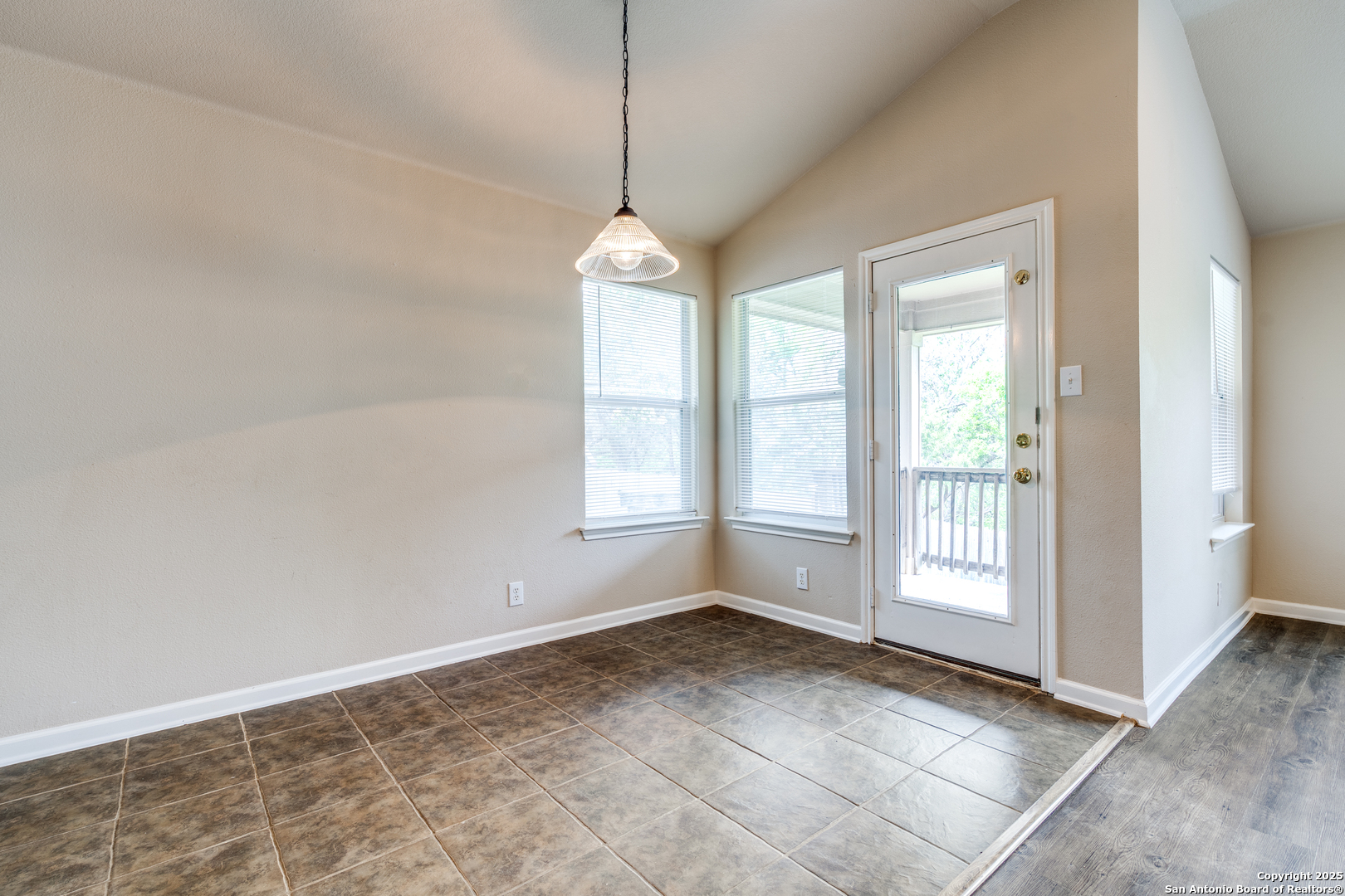 8811 REDBUD WOODS