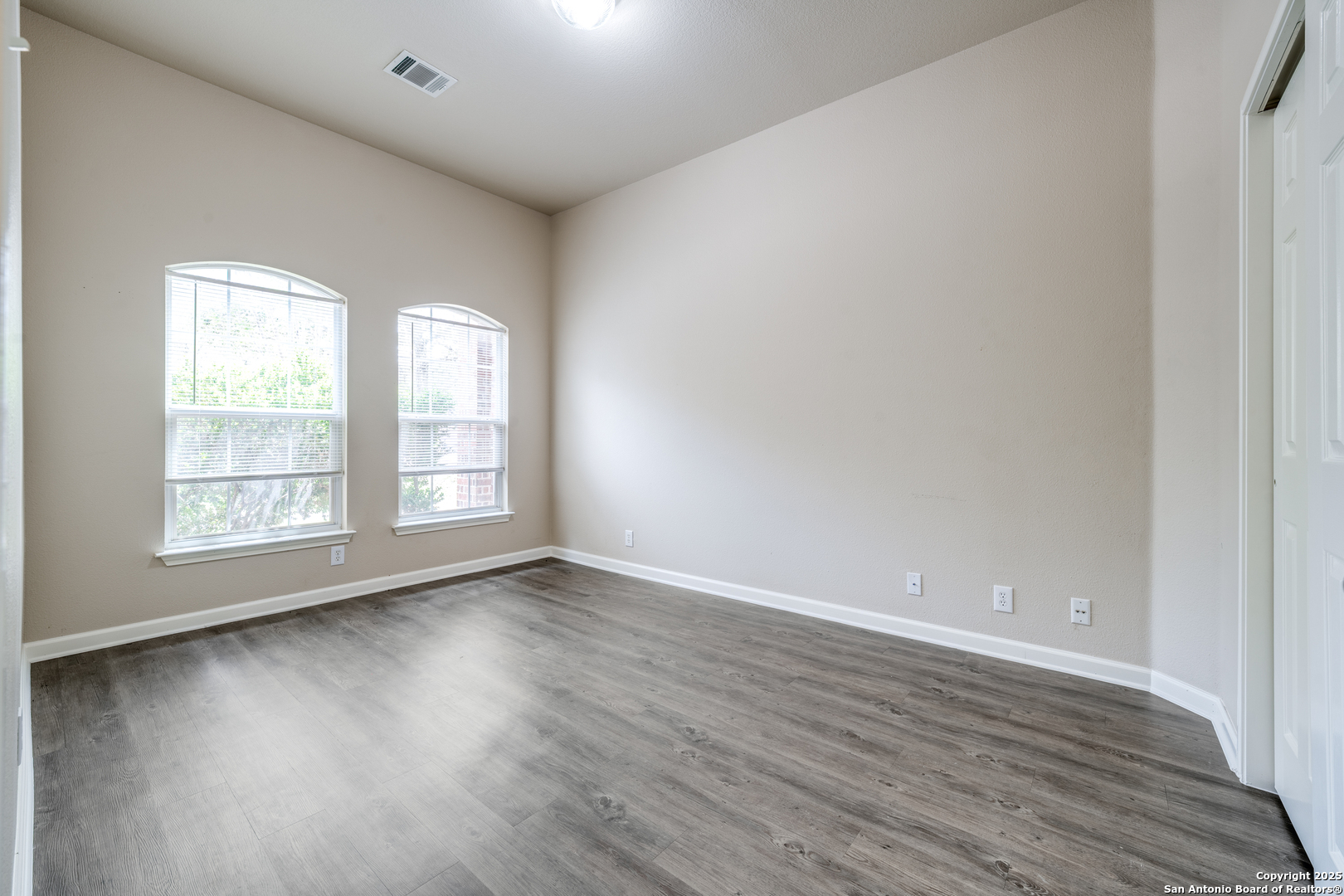 8811 REDBUD WOODS