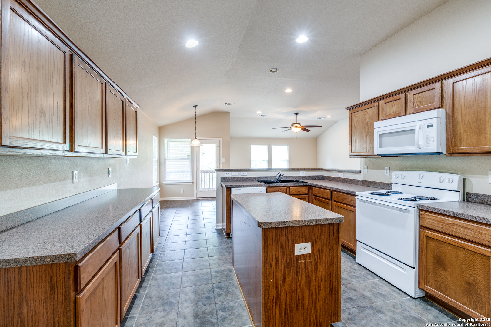 8811 REDBUD WOODS