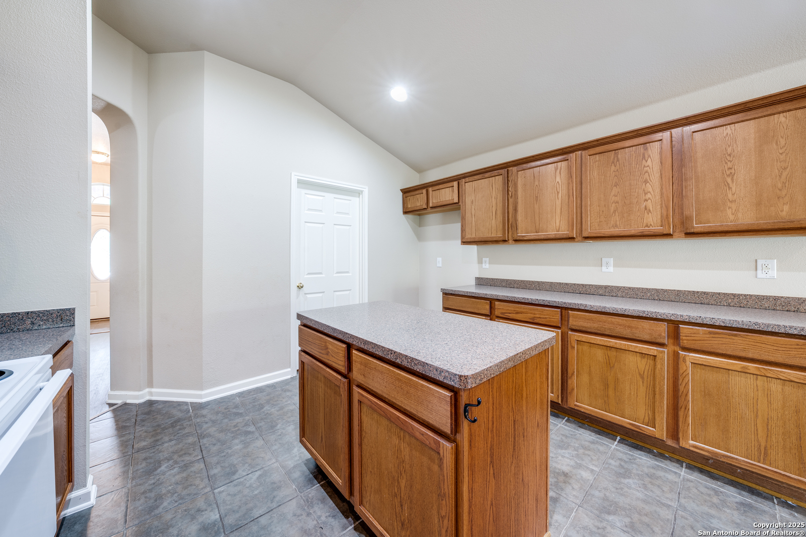 8811 REDBUD WOODS