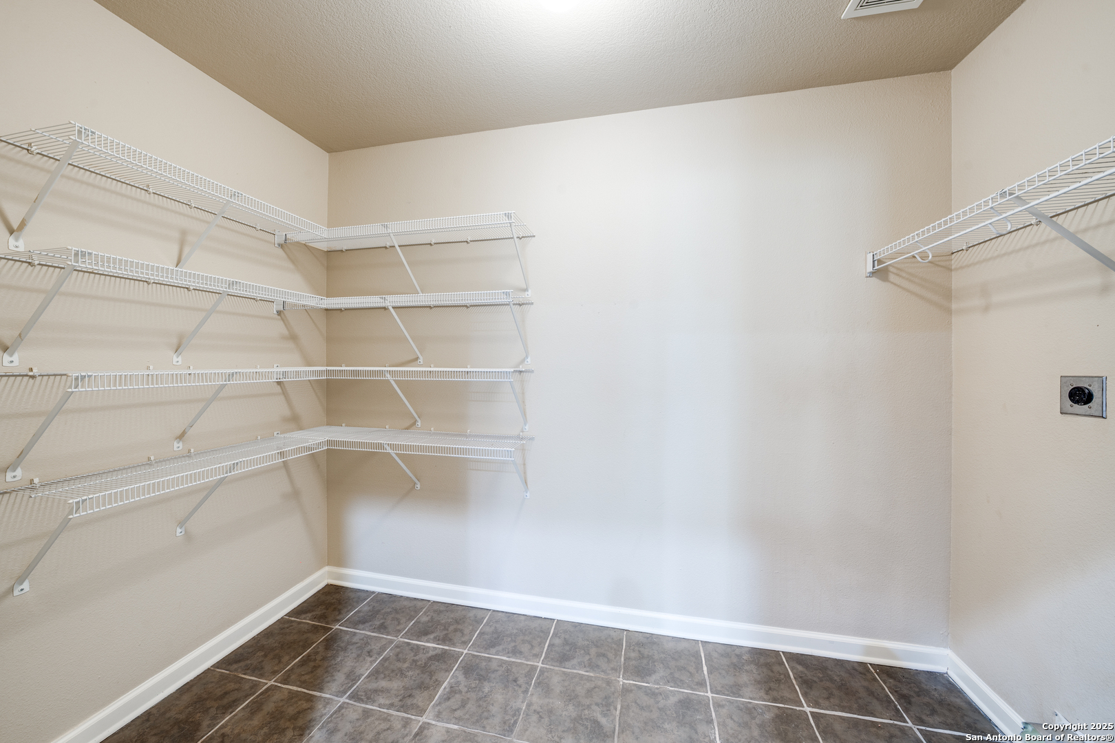 8811 REDBUD WOODS