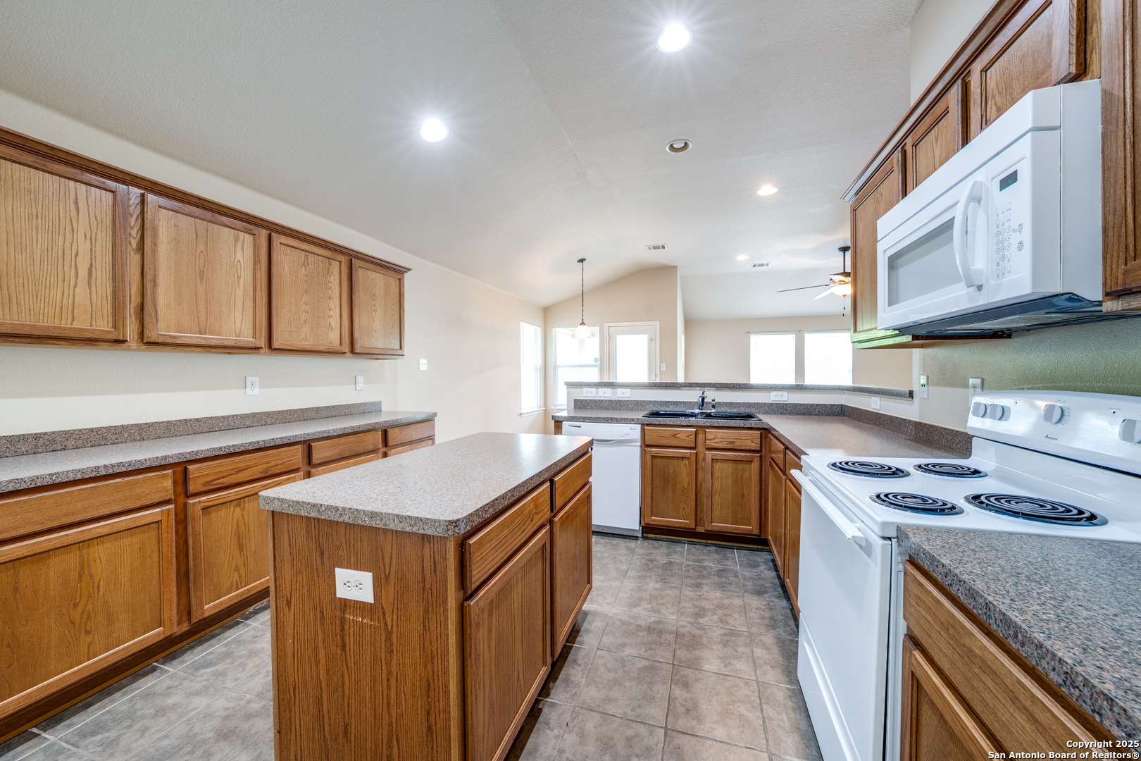 8811 REDBUD WOODS