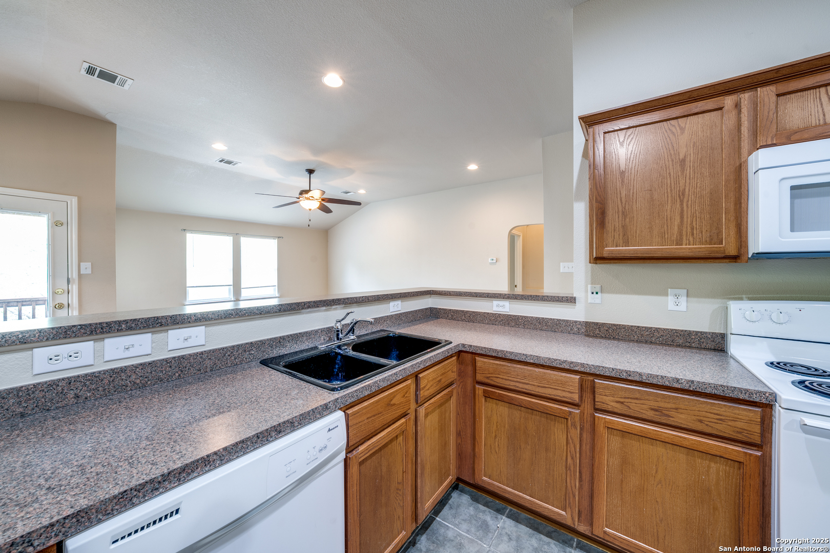 8811 REDBUD WOODS
